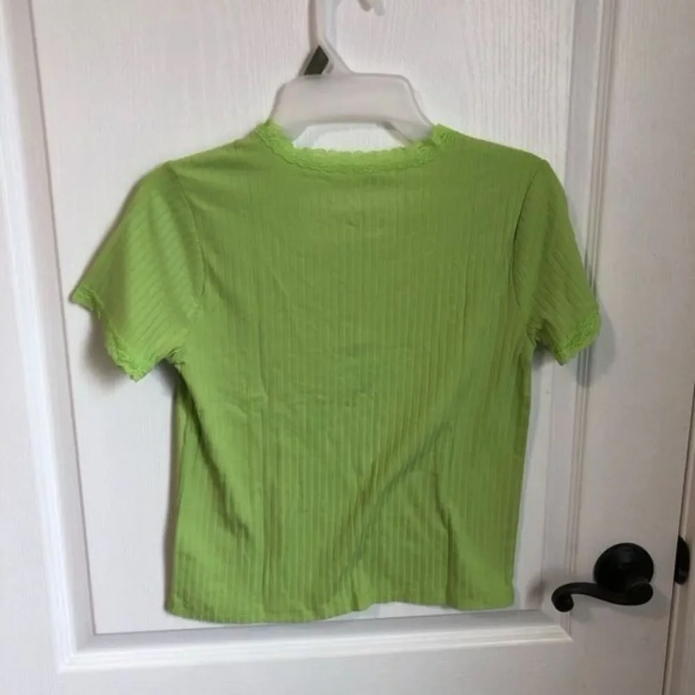 American Eagle‎ Girls Size 16 Green Ribbed Cropped Tee Lettuce-Edge Trim NWT